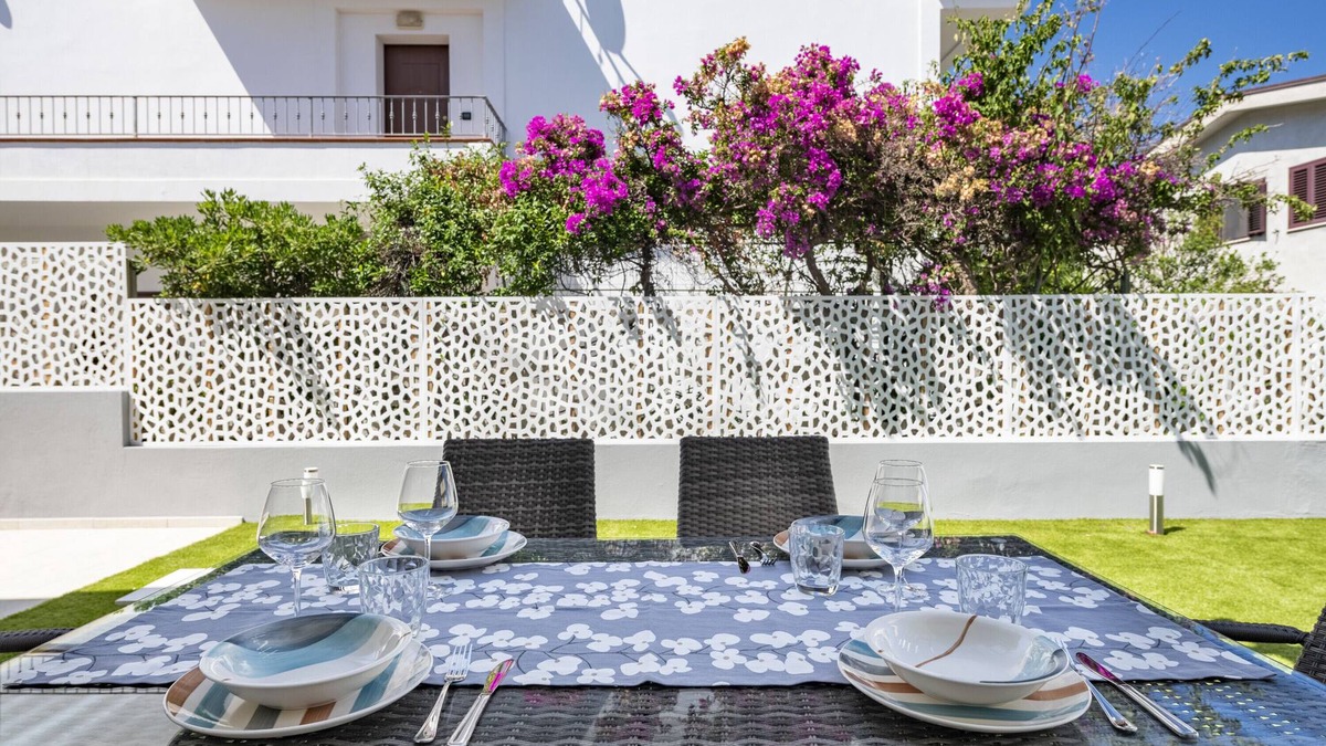 Cala Gonone Apartment | Appartamento Prato al Mare with Garden, A/C & Wi-Fi