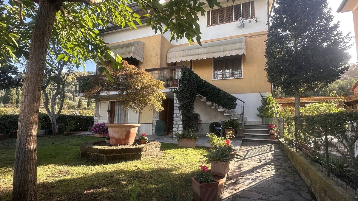 Massaciuccoli Apartment | Appartamento Raffaello in riva al lago con giardino e piscina