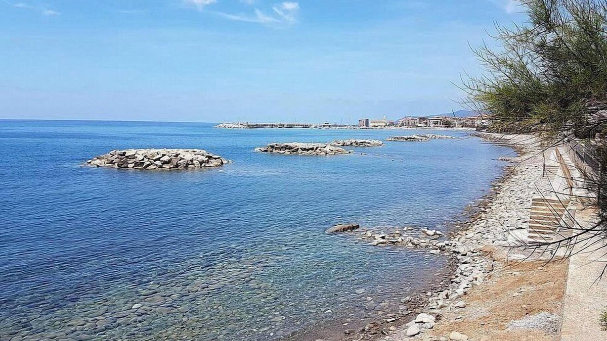 Acciaroli House | Appartamento Torre Caleo I: A charming apartment located right on the beach, with Free WI-FI.