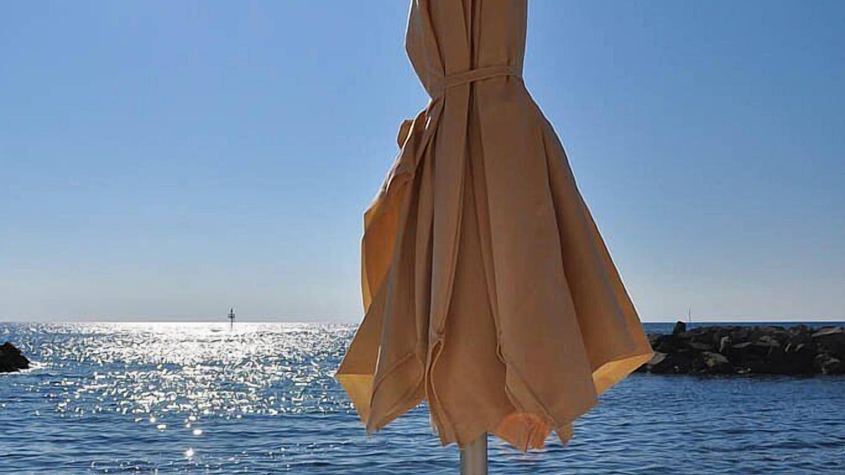Acciaroli House | Appartamento Torre Caleo L: A charming apartment located right on the beach, with Free WI-FI.