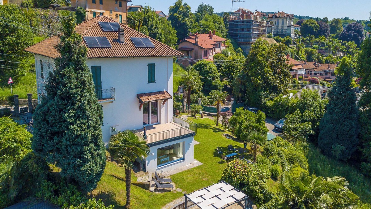 Taino Apartment | Appartamento Vista Rosa, Taino, Italy
