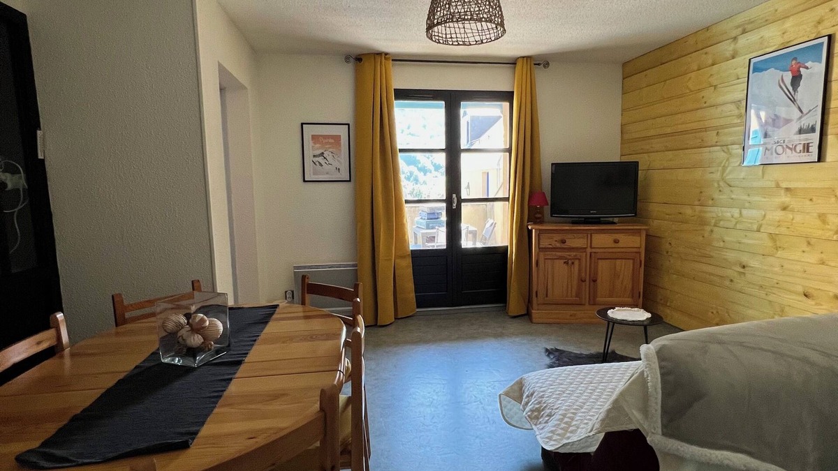 Sainte-Marie-de-Campan Apartment | Appartement T2 Avec Terrasse Pour 6 Personnes