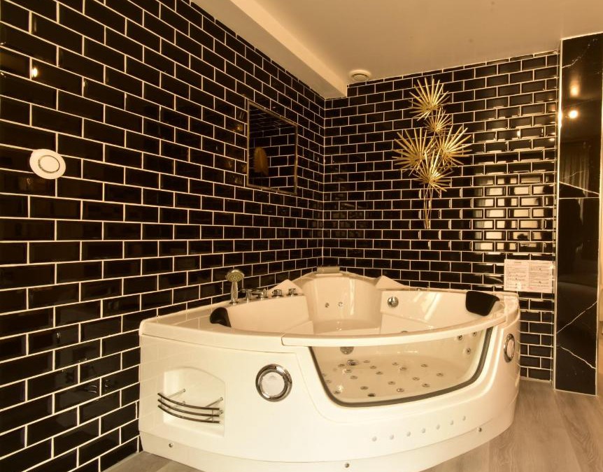 Verneuil-sur-Avre Apartment | Appartement jacuzzi Gold&Night