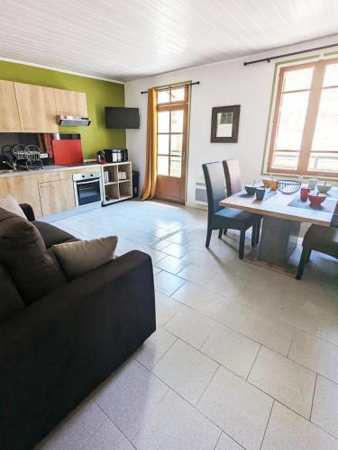 Villefranche-de-Conflent Apartment | Appartement Le Fort Vue montagne