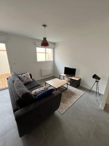 Saint-Laurent-sur-Sevre Apartment | Appartement neuf avec patio