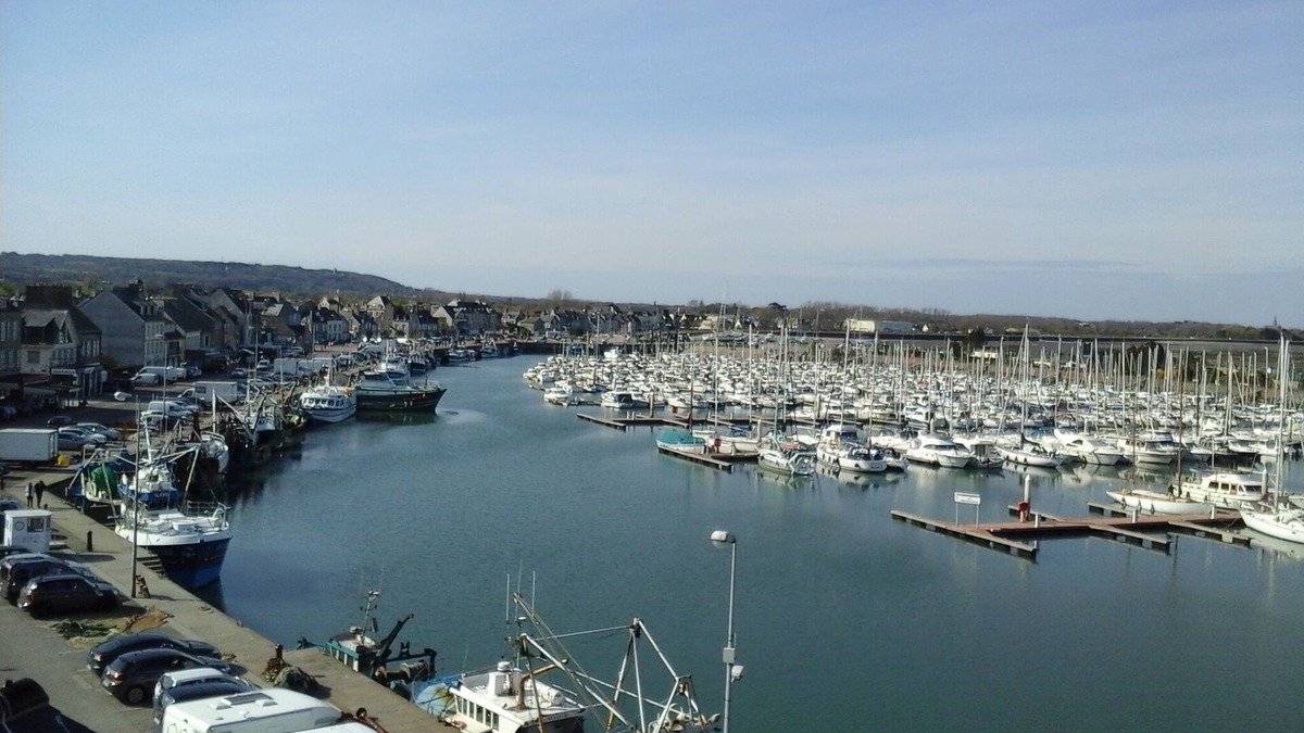 Saint-Vaast-la-Hougue Apartment | Appartement Classé 3 Étoiles sur le Port 100 Mètres du Centre Ville