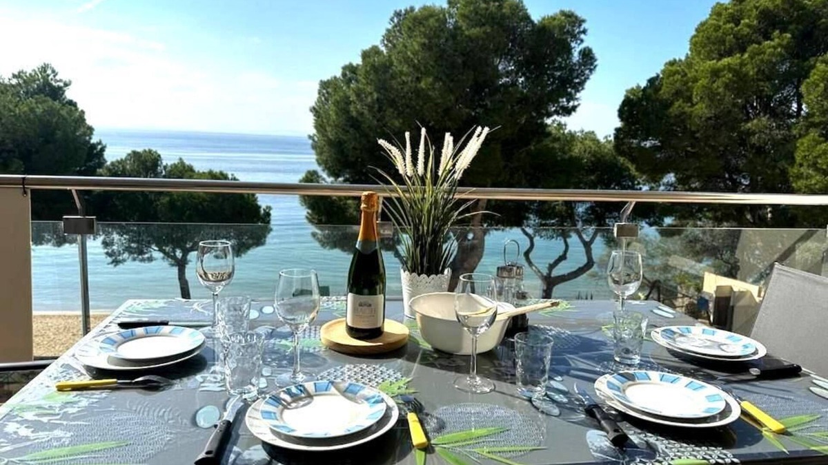 Almadraba-Canyelles Apartment | Appartement à Almadrava Avec vue sur la mer