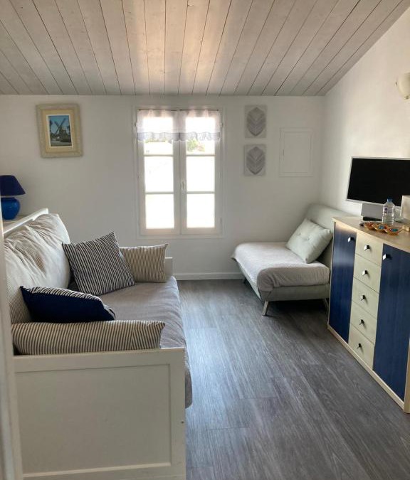 Ars-en-Re Apartment | Appartement à l’étage indépendant
