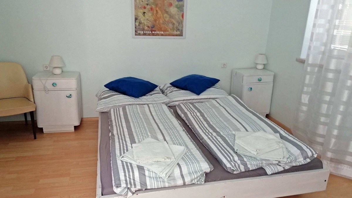 Dobersberg Apartment | Appartement 1 für Drei Personen mit Blick auf den Garten