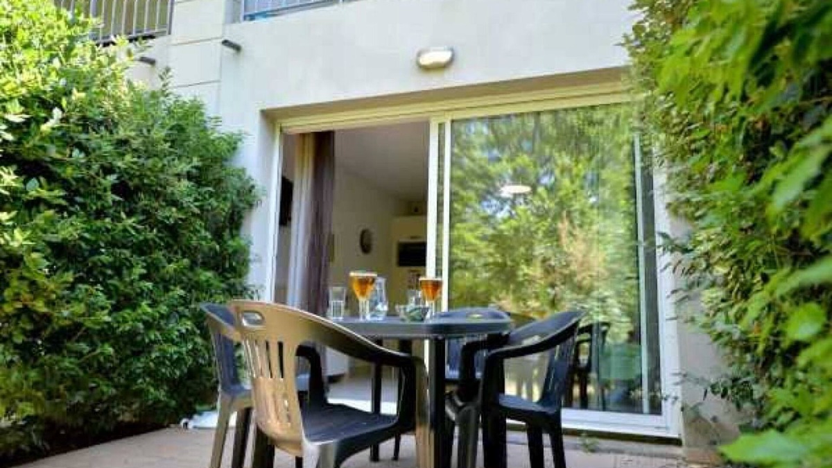 Azille Apartment | Appartement 3 étoiles - Piscine - ccbbbhf