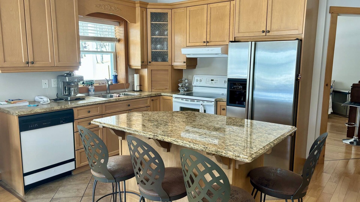 Cedarville Apartment | Appartement 3 1/2 au Bord du Lac Memphrémagog - Ogden Descente à Bateau