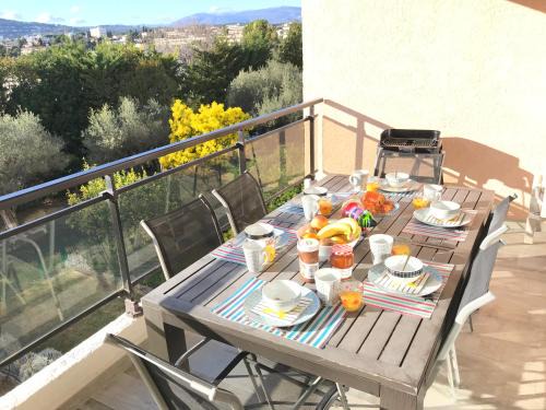 Antibes Apartment | Appartement 3 pieces, refait a neuf, haut standing, piscine, mer a pieds