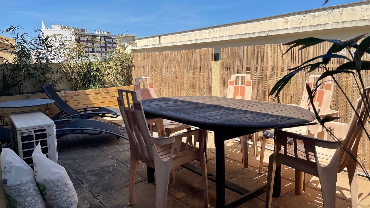Quartier Administrations Apartment | Appartement 4 Couchages Avec Terrasse et Parking Entre Gare et Centre Ville