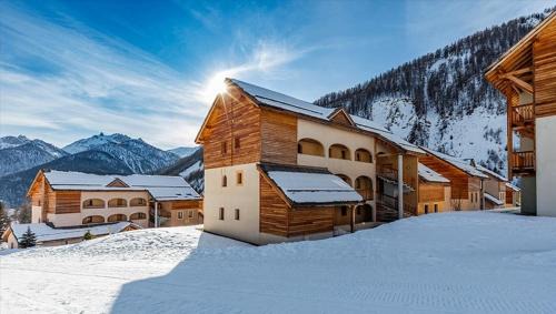 Arvieux Apartment | Appartement 4 pièces 8 personnes 3 chambres dont 1 cabine au pied de pistes et piscine l'été