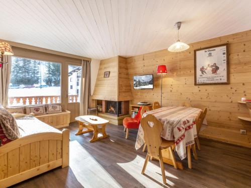La Clusaz Apartment | Appartement 6 pers, sud, proche pistes/commerces, 2 pièces+coin montagne - FR-1-304-82