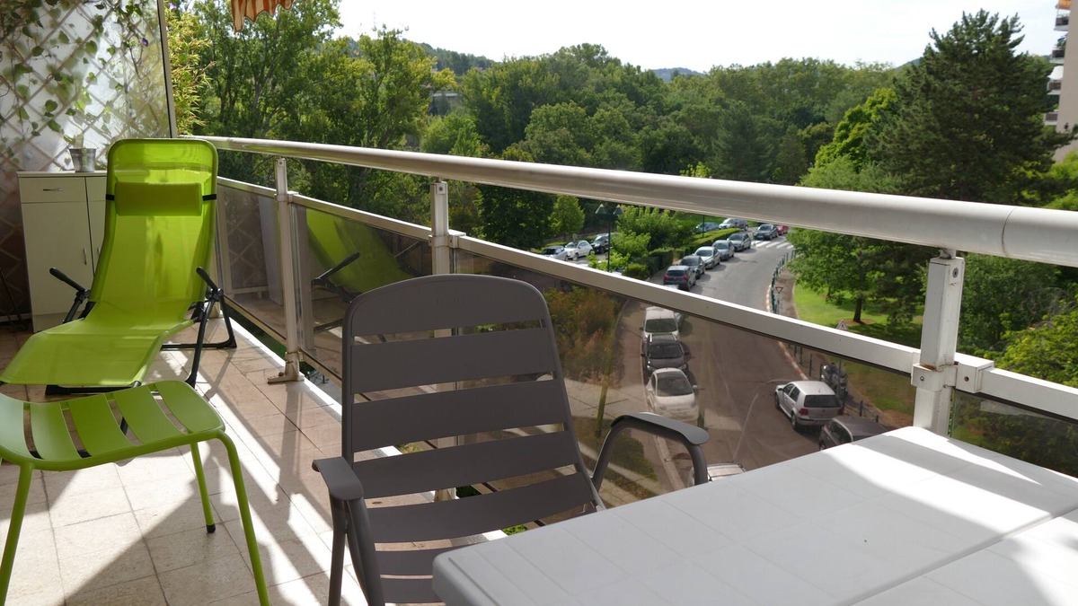 Est Apartment | Appartement 80 M2 3ieme Étage Dans Grande Résidence Arborée. Parc de la Torse