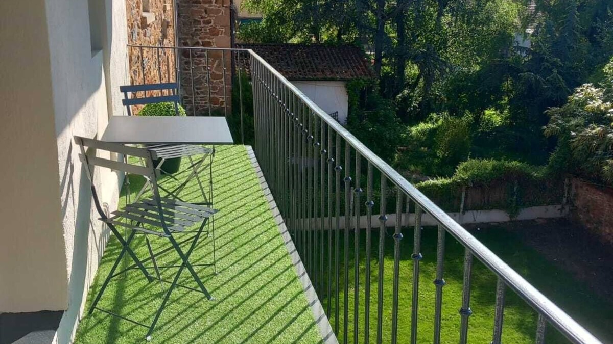 Bourg-de-Thizy Apartment | Appartement, Avec Extérieurs,calme ,bien Équipé ,proche Autoroute et Commerces