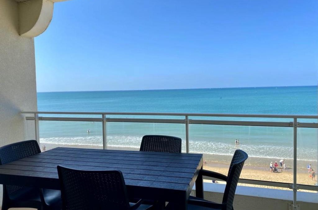 Longeville-sur-Mer Apartment | Appartement avec balcon-terrasse, parking privatif et accès plage à Longeville-sur-Mer - FR-1-336-28