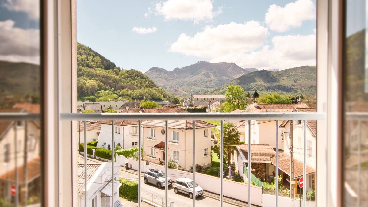 Lourdes Apartment | Appartement Avec vue sur la Montagne, Proche de la Gare