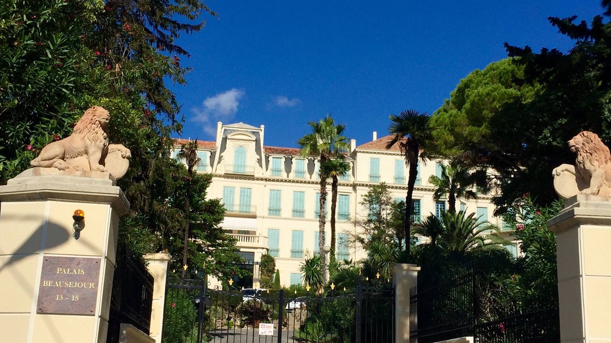 California - Pezou Apartment | Appartement Beausejour. Luxurious apartment in historic city palace with