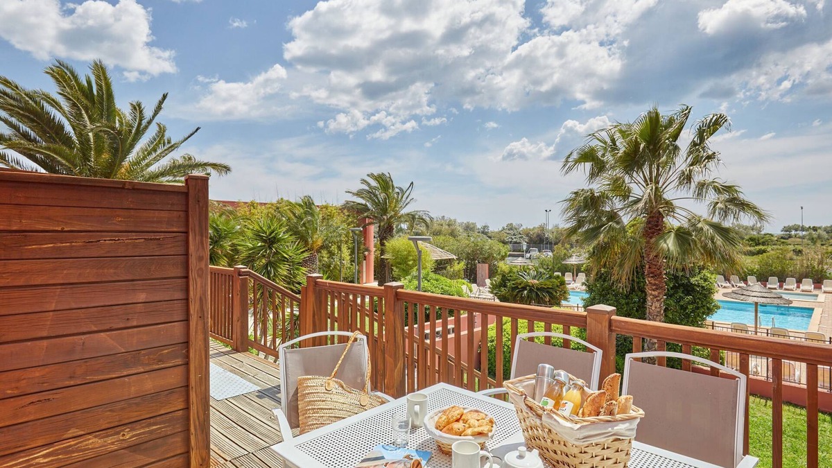 Cap d'Agde Condo | Appartement Côté Piscine + Balcon/Terrasse