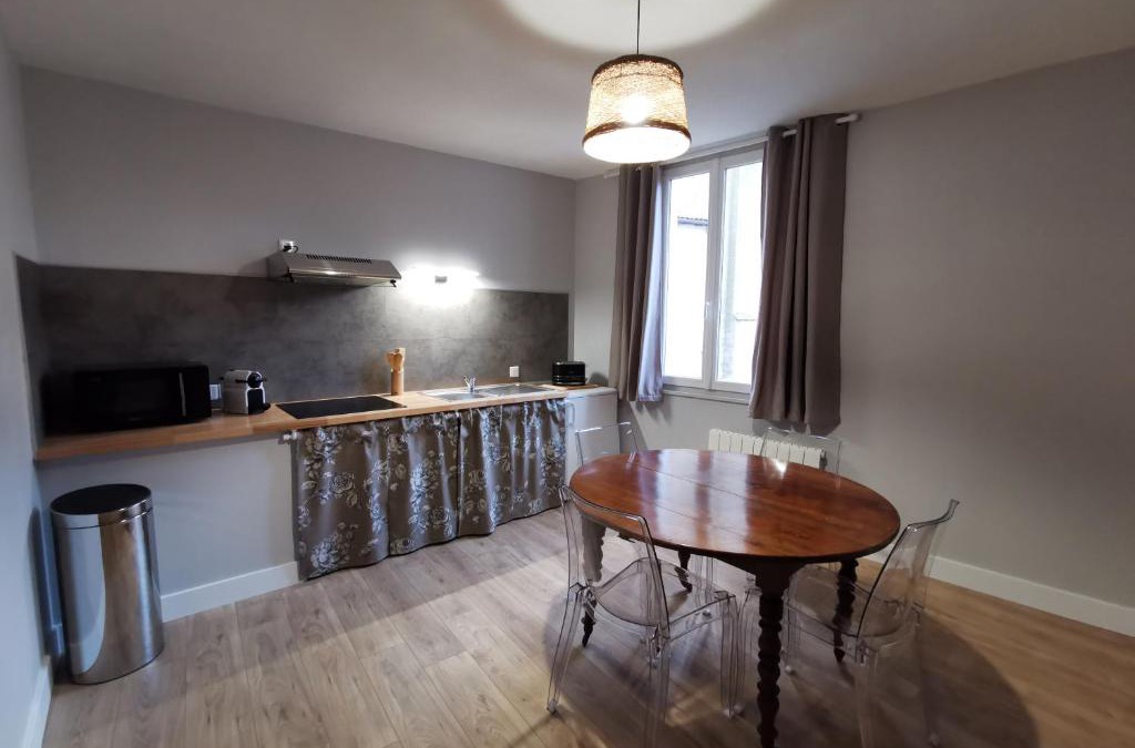 La Rochefoucauld Apartment | Appartement centre ville, parking gratuit