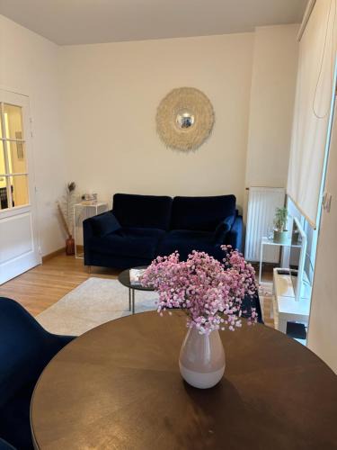 Bourg-l'Eveque Apartment | APPARTEMENT CENTRE VILLE AVEC TERRASSE ET PARKING SECURISE