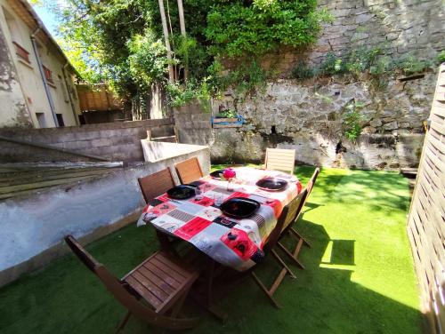 Lamalou-les-Bains Apartment | Appartement climatisé avec terrasse 4 à 6 couchages à 600m du centre thermal