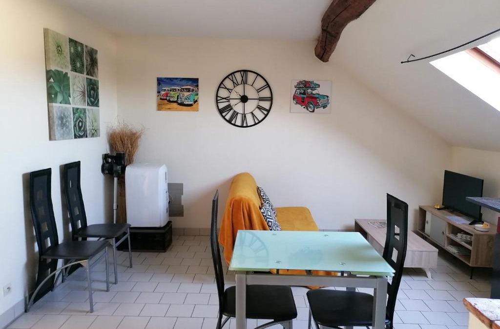 Doue-la-Fontaine Apartment | Appartement climatisé avec parking privé à Doué la fontaine