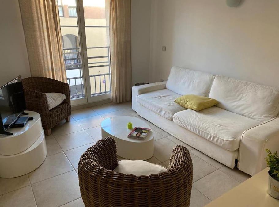 Porquerolles Apartment | Appartement climatisé 50m2 centre du village
