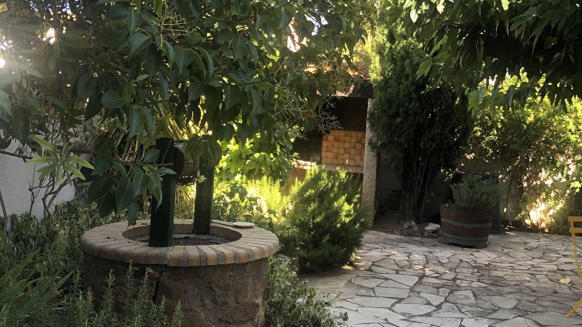 Le Bourg Apartment | APPARTEMENT COLORS by REINE DU SUD, HAVEN OF PEACE IN THE HEART OF NARBONNE
