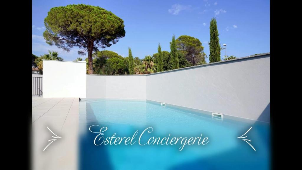 Valescure Apartment | Appartement Complet 2 à 4 personnes au coeur des Golfs