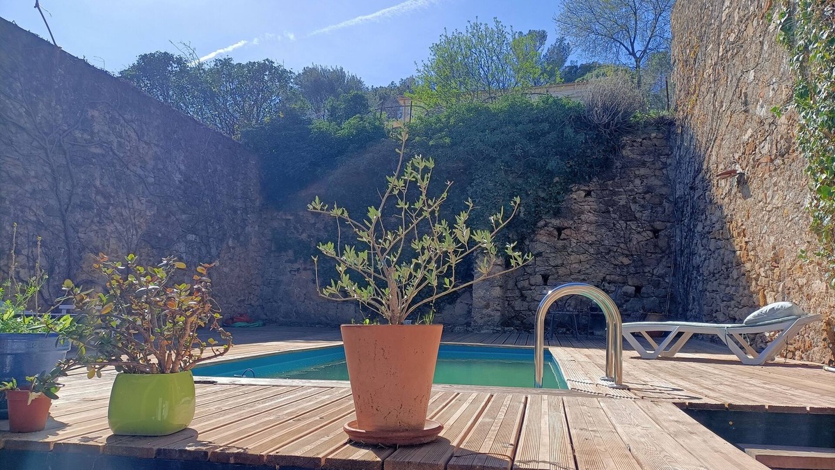 Gabian Apartment | Appartement Confortable de 33 m2, Piscine Disponible aux Beaux Jours. Terrasse