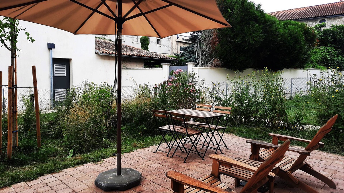 Angouleme Apartment | Appartement Contemporain Centre Angouleme Historique Avec Parking et Jardins