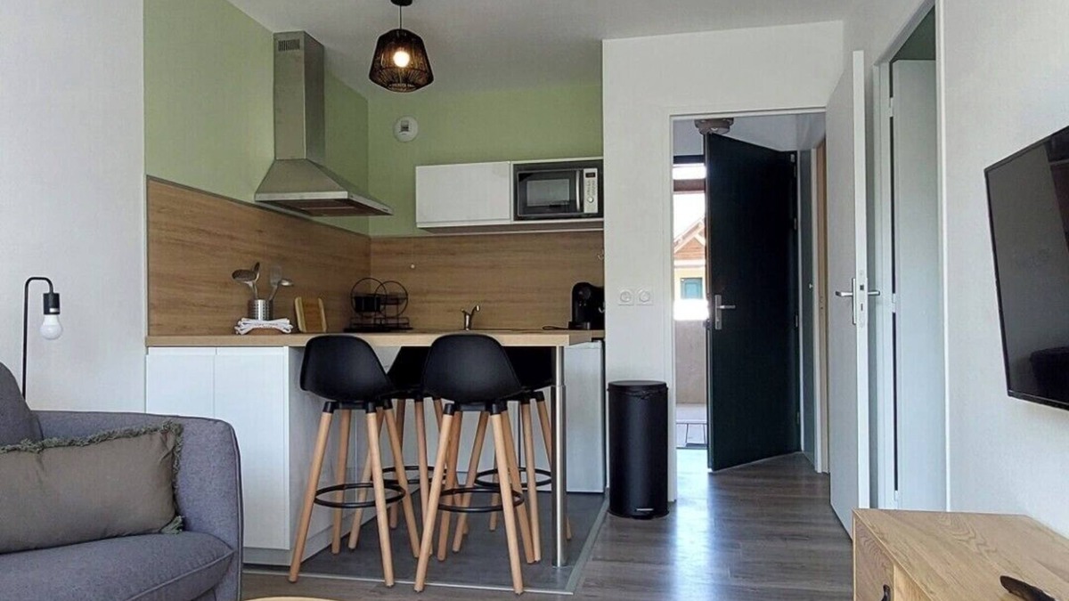 Saint-Gatien-des-Bois Apartment | Appartement Cosy 5 Mins Honfleur Piscine Terrasse