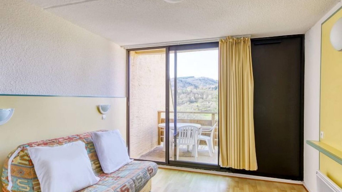 Miremont Condo | Appartement Cosy avec Vue Lac! Accès Piscine