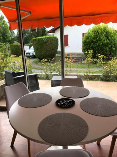 Cambo-les-Bains Apartment | Appartement cosy, en rez de chaussée, en plein centre de CAmbo les Bains