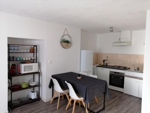Montsalvy Apartment | Appartement dans le centre historique - Montsalvy