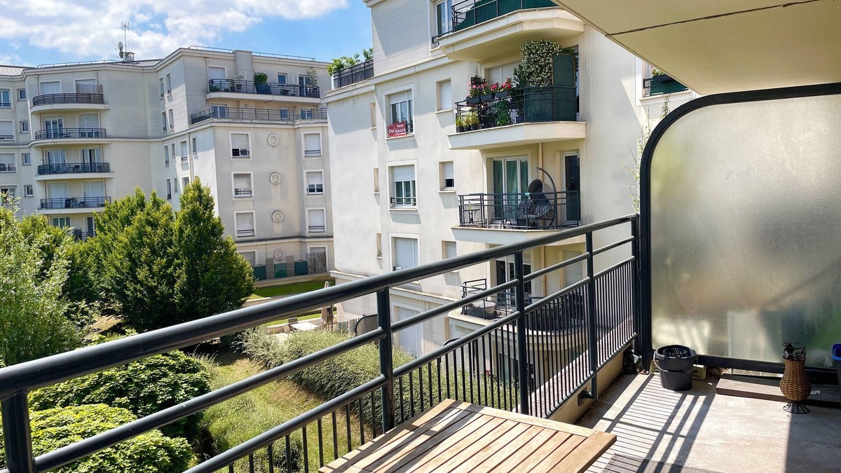 Le Bourget Apartment | Appartement Dans Résidence de Copropriétaire Très Calme