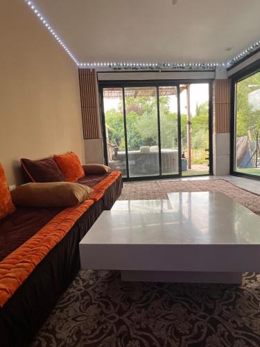 Carmaux Apartment | Appartement Darna - NETFLIX - WIFI - Terrasse avec jacuzzi