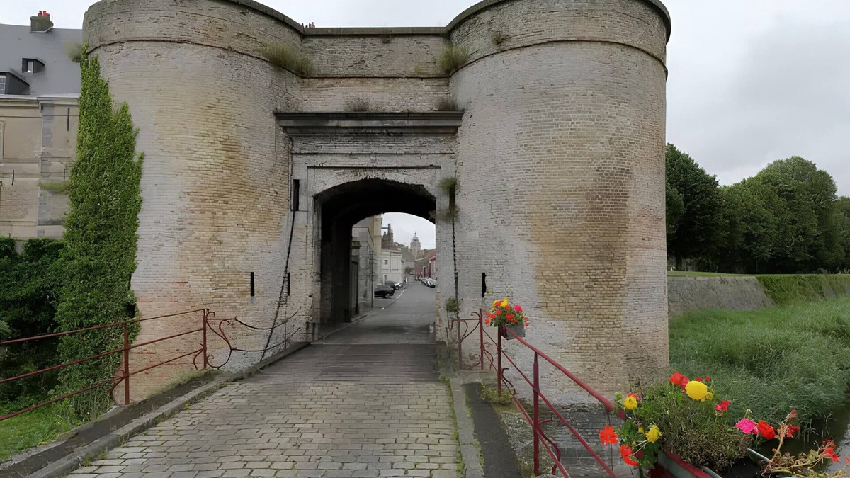 Bergues Apartment | Appartement de charme, dans la ville fortifiée de