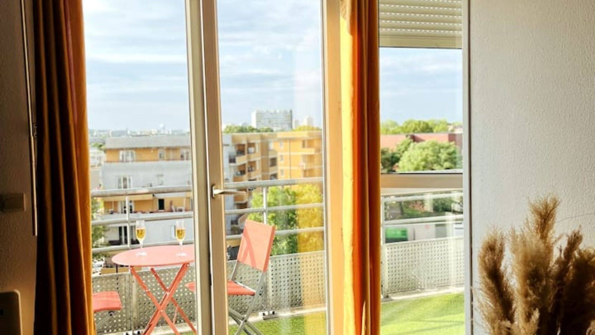 Orly Apartment | Appartement de Standing: Vue Paris