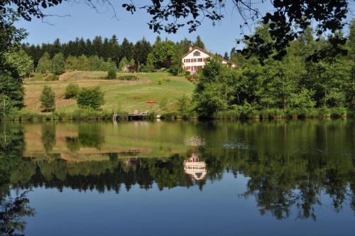 Faucogney-et-la-Mer Apartment | Appartement Douglasie dans une ferme avec étang privé dans la région des mille étangs, Faucogney-et-La-Mer