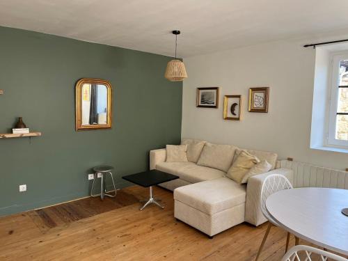 Trevoux Apartment | Appartement duplex centre historique