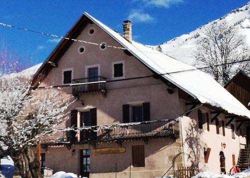 Saint-Jean-d'Arves Apartment | appartement edlweiss 4 pers dans gite"la maison d'augustin" classé 3 étoiles, la tour,73530 st jean d'arves