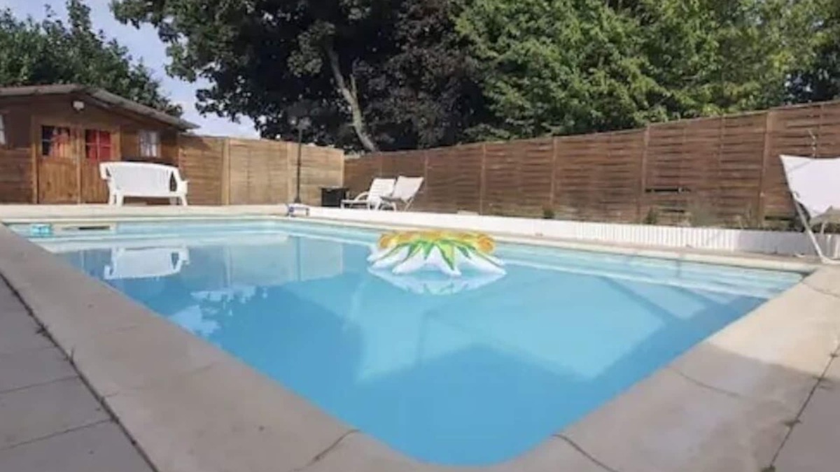 La Ferte-Gaucher Apartment | Appartement F3 Avec Piscine Partage, Plage et Horraire a la Limite