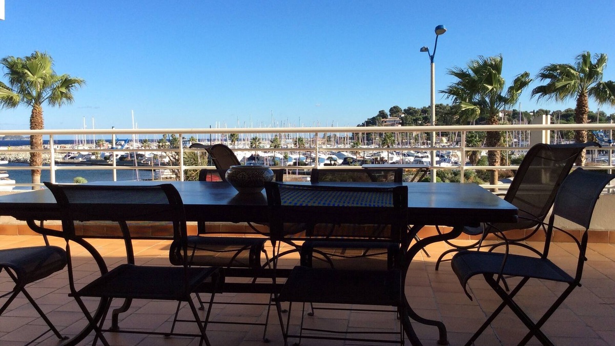 Cavaliere Apartment | Appartement Face Au Port Et Plage, Plein Centre Ville, Grande Terrasse, Piscine
