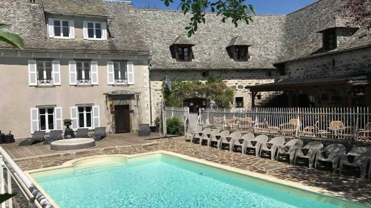 Banes Apartment | Appartement 3 étoiles - Piscine - ccagiec