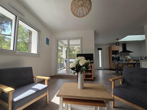 Saint-Brevin-les-Pins Apartment | Appartement neuf 62 m², 5 couchages, à 250 m de la plage - balcon, jardin privé, et parking inclus - FR-1-364-111