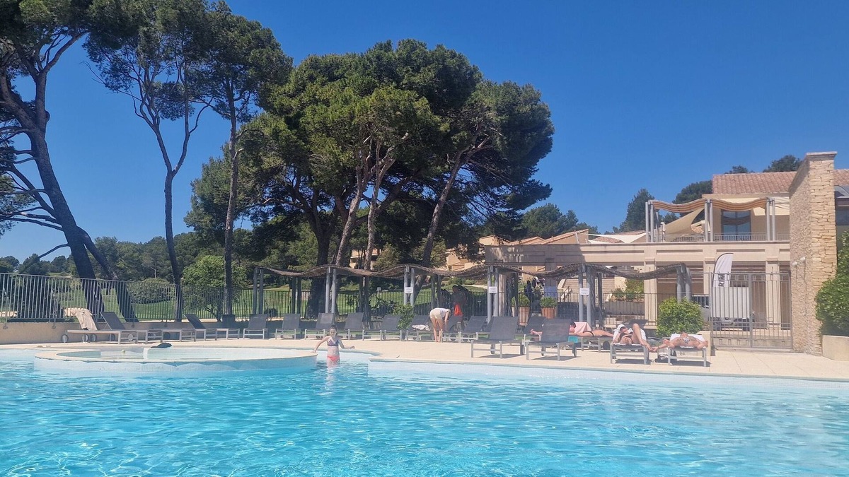 Saumane-de-Vaucluse Apartment | Appartement AU Domaine DU Golf DE L'isle SUR LA Sorgue